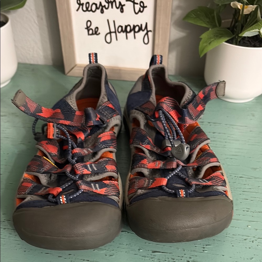 Kids Multi-Color Outdoor Keen Sandals SZ 5 Boys box 161